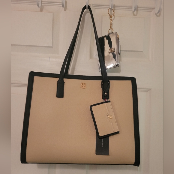 Tommy Hilfiger Tote - Picture 6 of 16